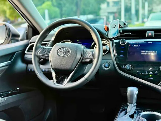 2019 Toyota Camry thumbnail 5