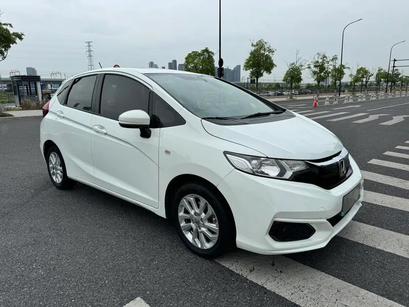 2018 Honda Fit thumbnail 2