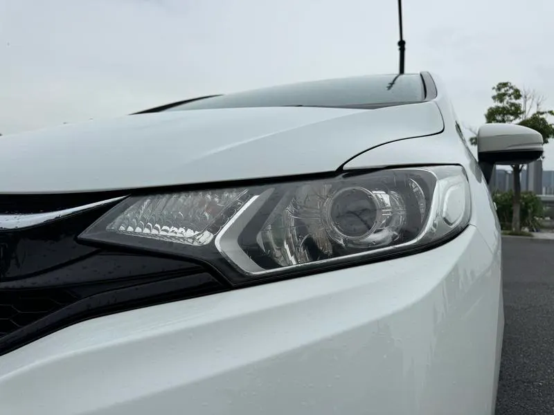 2018 Honda Fit thumbnail 15