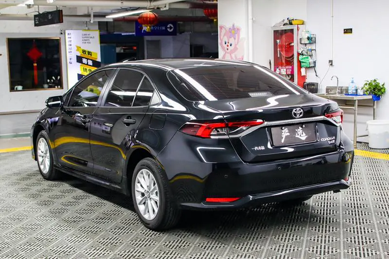 2021 Toyota Corolla thumbnail 3