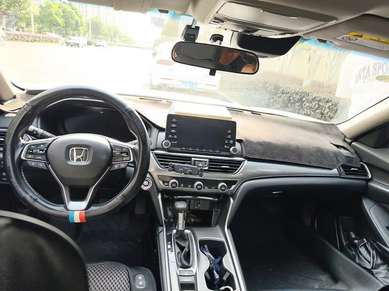 2018 Honda Accord thumbnail 11