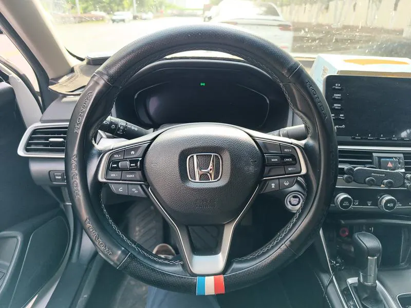 2018 Honda Accord thumbnail 12