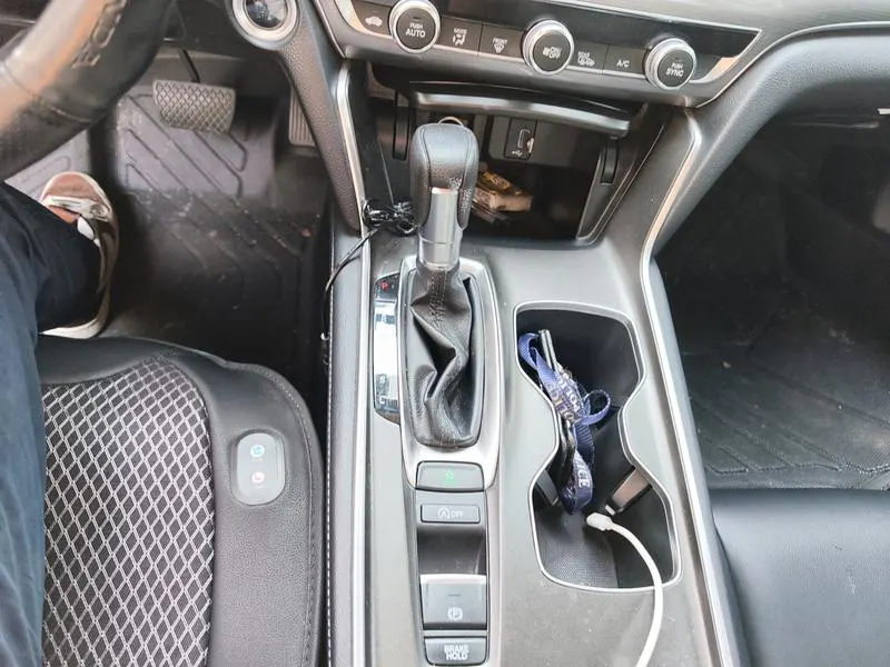2018 Honda Accord thumbnail 3