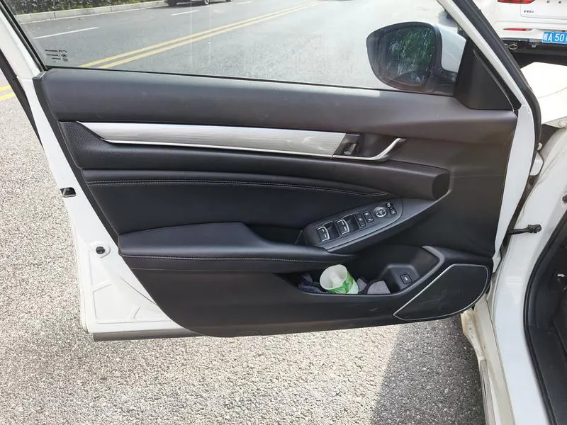 2018 Honda Accord thumbnail 5