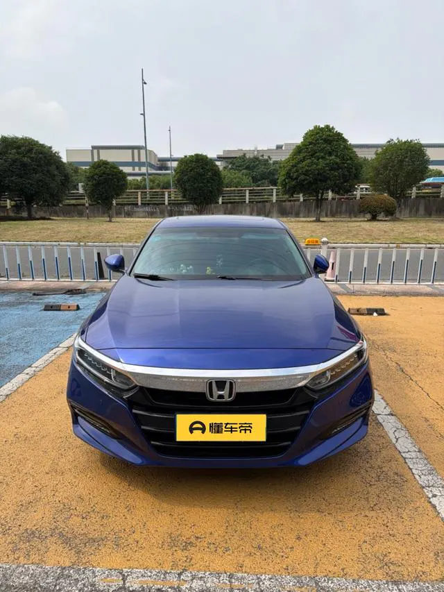 2018 Honda Accord thumbnail 2