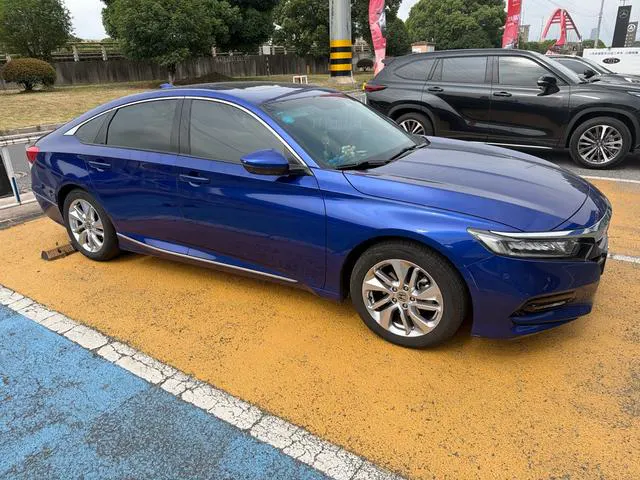 2018 Honda Accord thumbnail 3