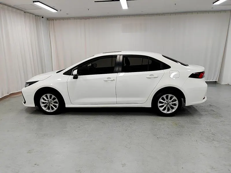 2021 Toyota Corolla thumbnail 5