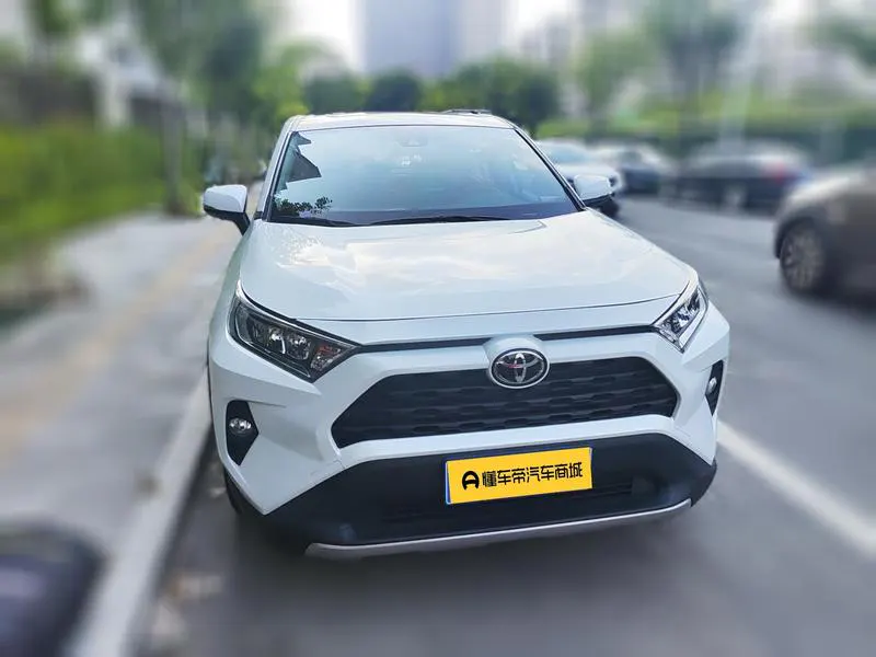 2021 Toyota RAV4 thumbnail 3
