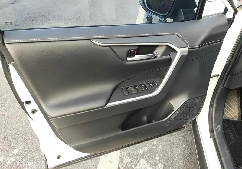 2021 Toyota RAV4 thumbnail 13