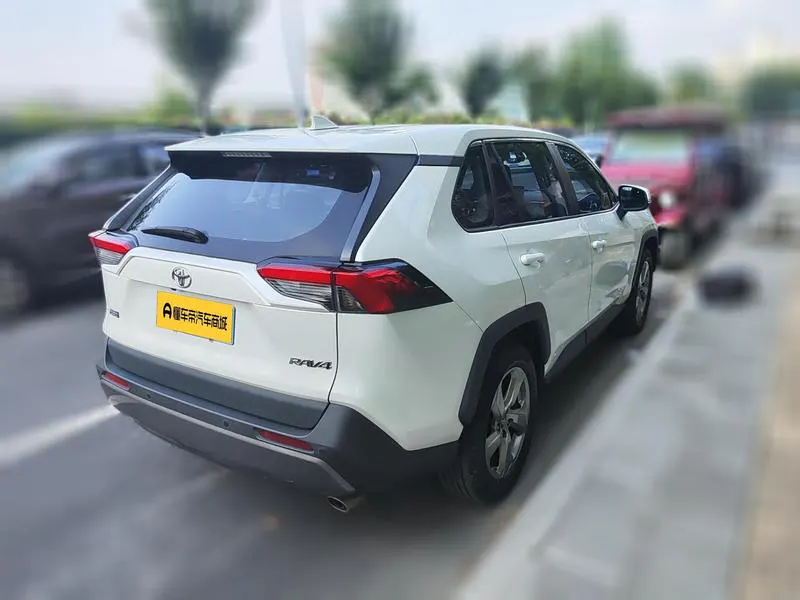 2021 Toyota RAV4 thumbnail 5