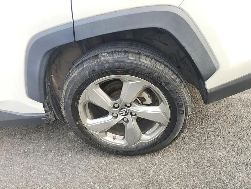 2021 Toyota RAV4 thumbnail 11