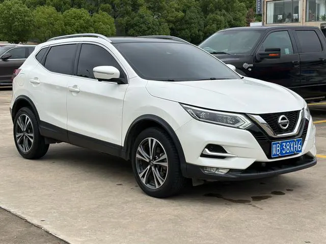 2022 Nissan Qashqai thumbnail 3