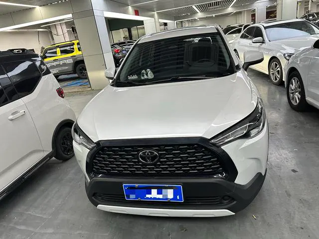 2024 Toyota Corolla Cross thumbnail 2