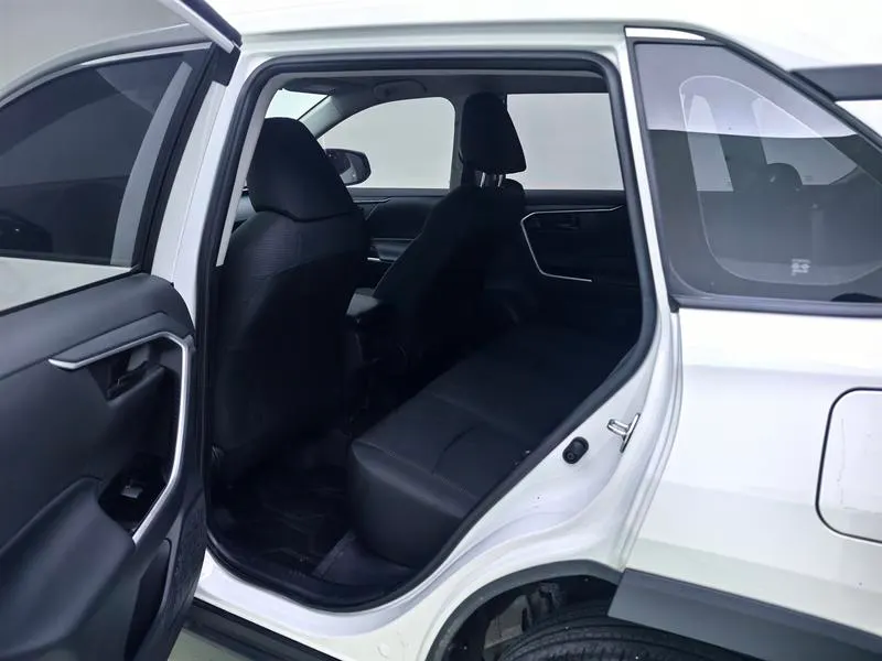 2024 Toyota RAV4 thumbnail 11