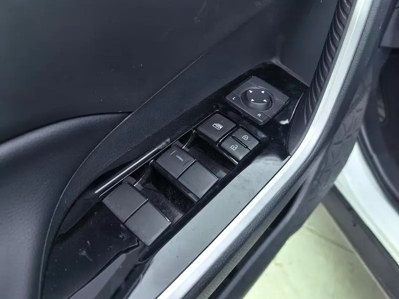 2024 Toyota RAV4 thumbnail 3