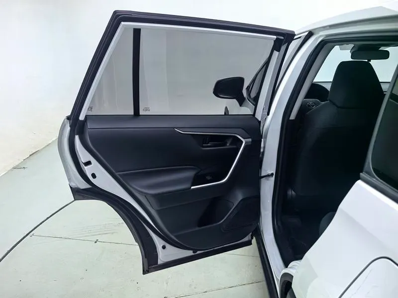 2024 Toyota RAV4 thumbnail 4