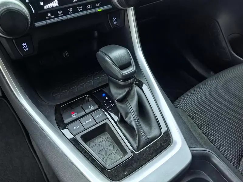 2024 Toyota RAV4 thumbnail 6