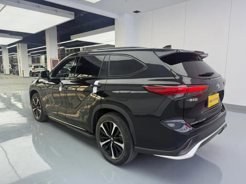 2022 Toyota Crown Kluger thumbnail 3