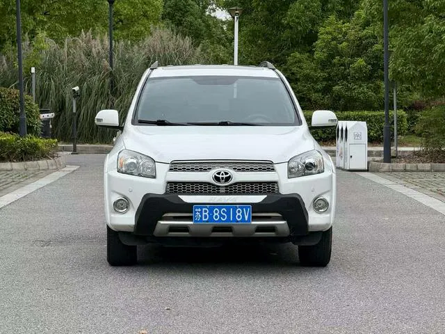 2013 Toyota RAV4 thumbnail 2