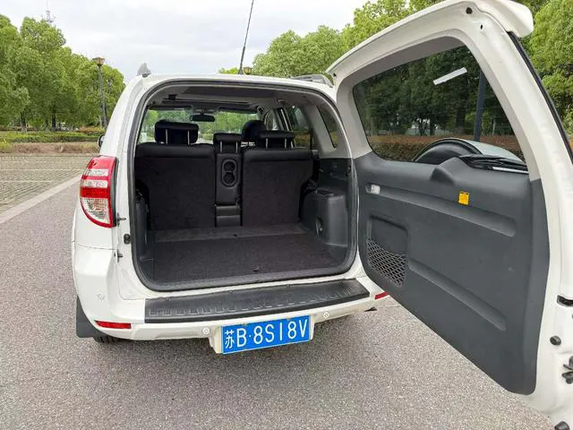 2013 Toyota RAV4 thumbnail 4