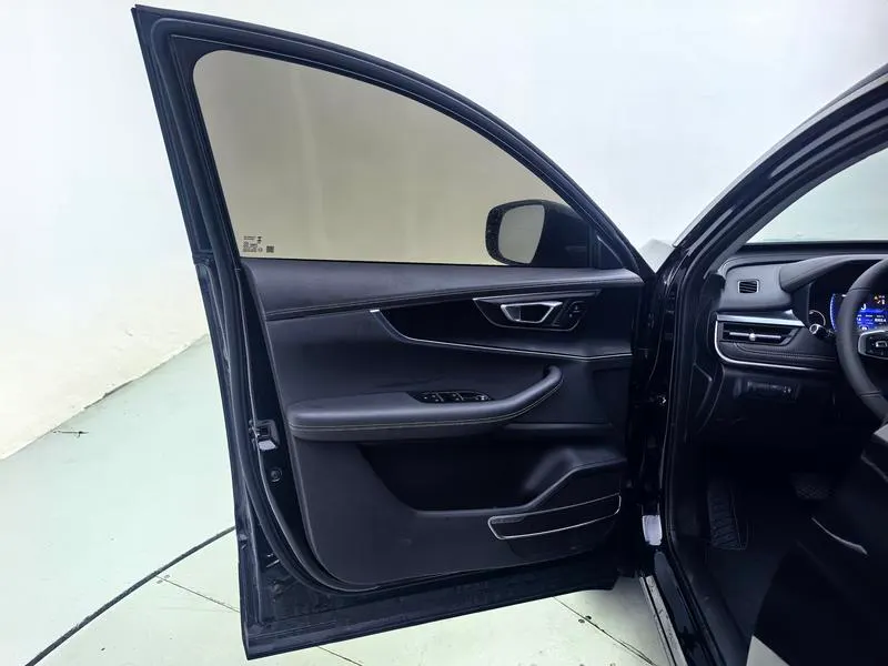 2024 Chery Tiggo 8 thumbnail 2