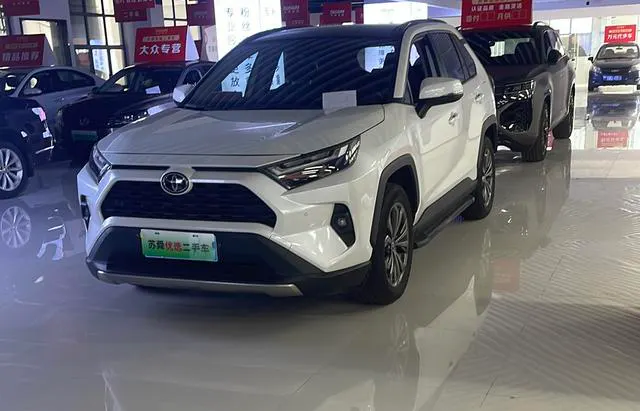 2023 Toyota RAV4 photo 1