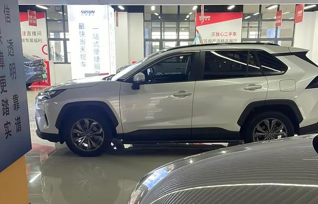 2023 Toyota RAV4 thumbnail 3