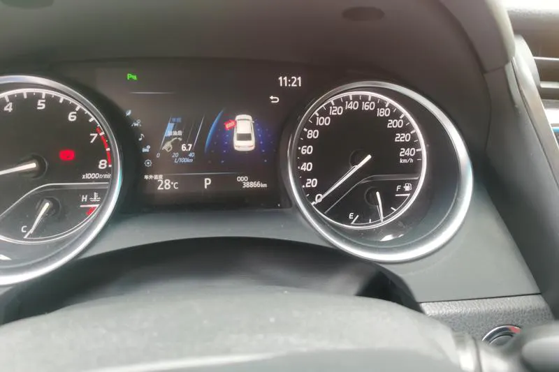 2019 Toyota Camry thumbnail 11