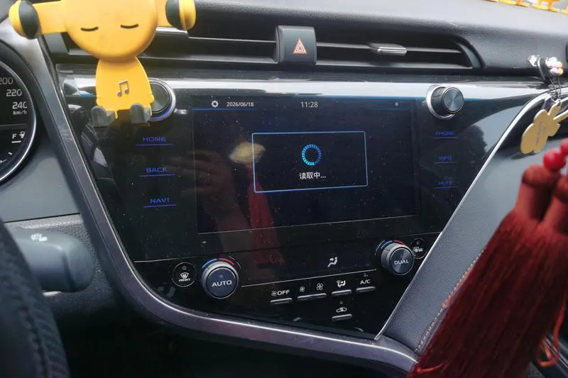 2019 Toyota Camry thumbnail 9