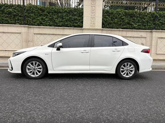 2024 Toyota Corolla thumbnail 2