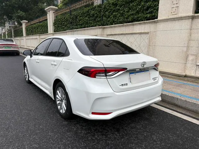2024 Toyota Corolla thumbnail 3