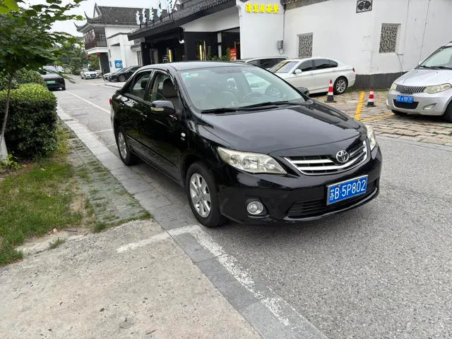 2011 Toyota Corolla thumbnail 3