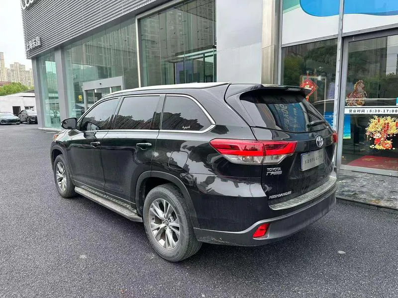2018 Toyota Highlander thumbnail 3