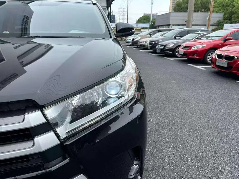 2018 Toyota Highlander thumbnail 5