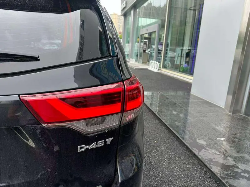 2018 Toyota Highlander thumbnail 6