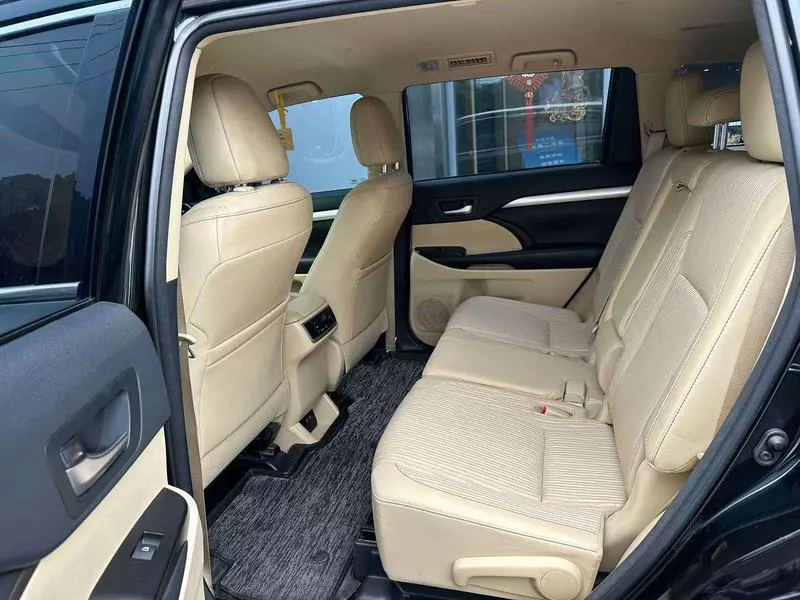 2018 Toyota Highlander thumbnail 9