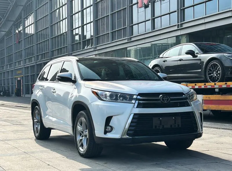 2018 Toyota Highlander thumbnail 2