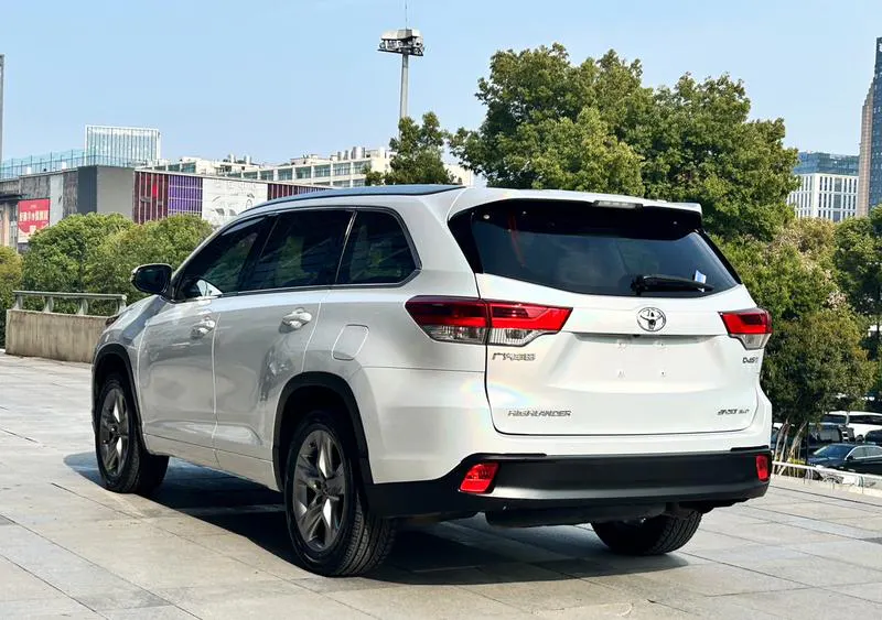 2018 Toyota Highlander thumbnail 3