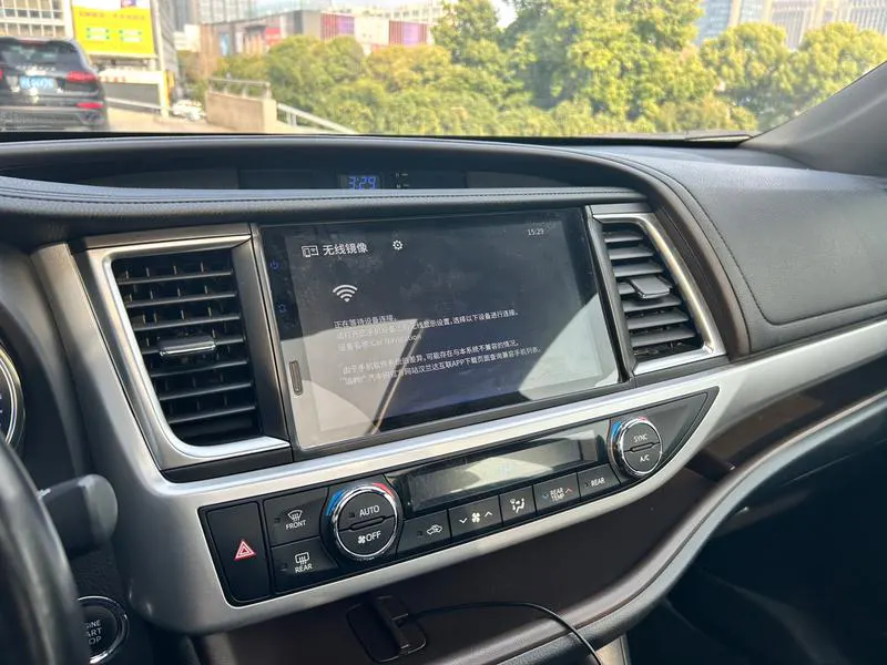 2018 Toyota Highlander thumbnail 15