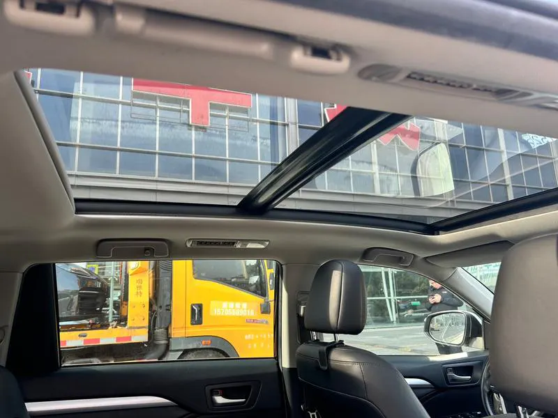 2018 Toyota Highlander thumbnail 7