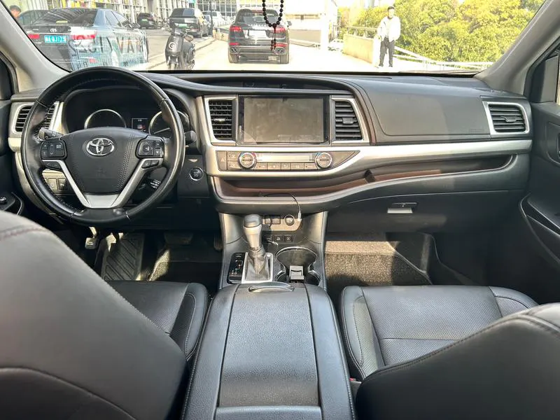 2018 Toyota Highlander thumbnail 8