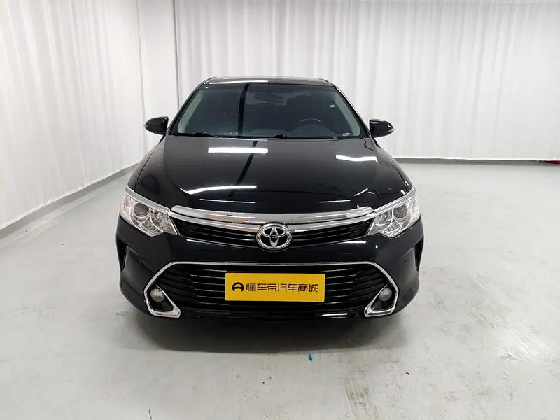 2016 Toyota Camry thumbnail 3