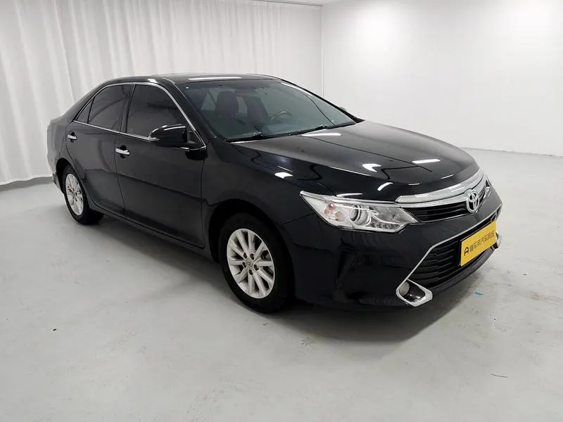 2016 Toyota Camry thumbnail 4