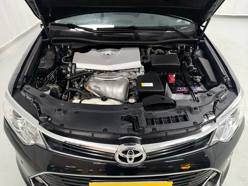 2016 Toyota Camry thumbnail 10
