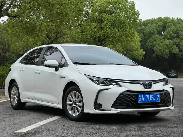 2023 Toyota Corolla thumbnail 3