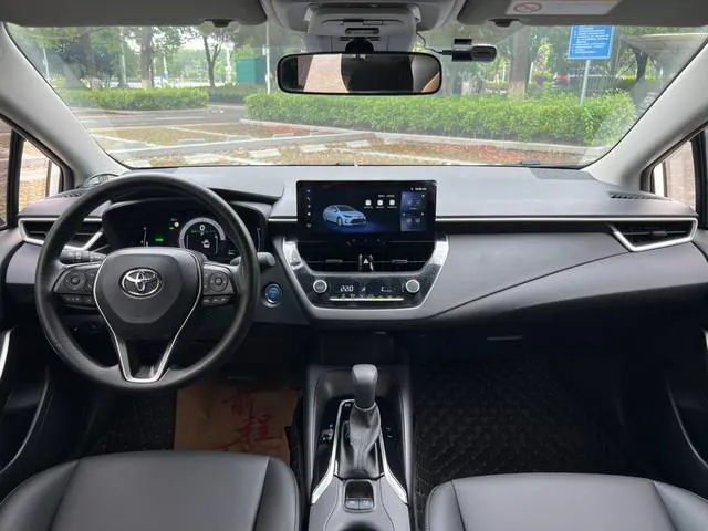 2023 Toyota Corolla thumbnail 4