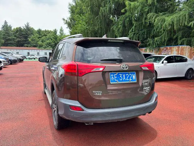 2015 Toyota RAV4 thumbnail 3