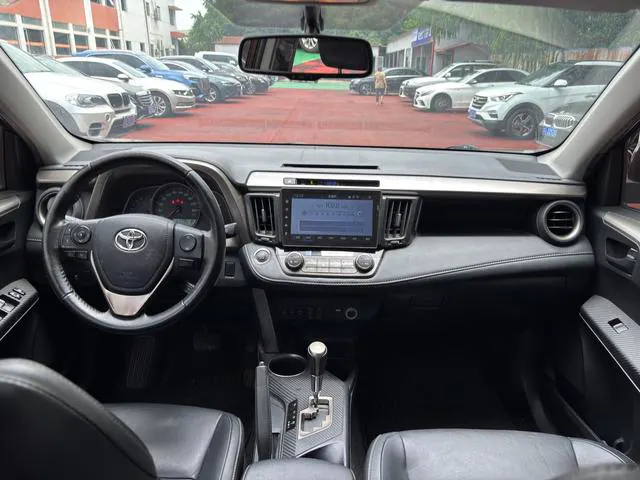 2015 Toyota RAV4 thumbnail 4