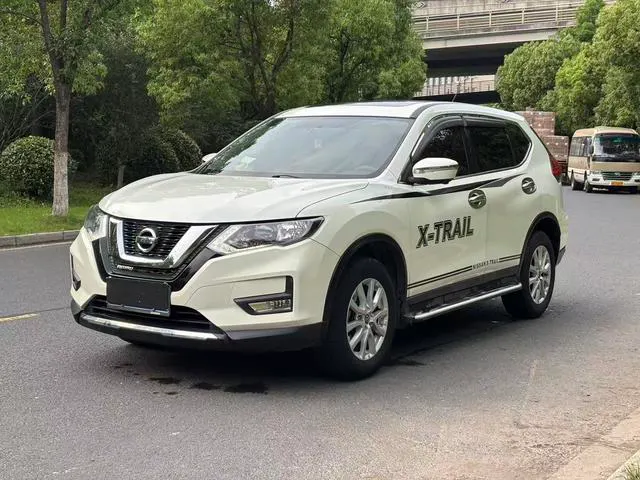 2017 Nissan X-Trail photo 1