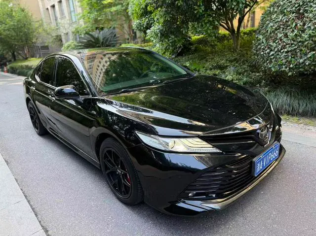 2018 Toyota Camry thumbnail 3